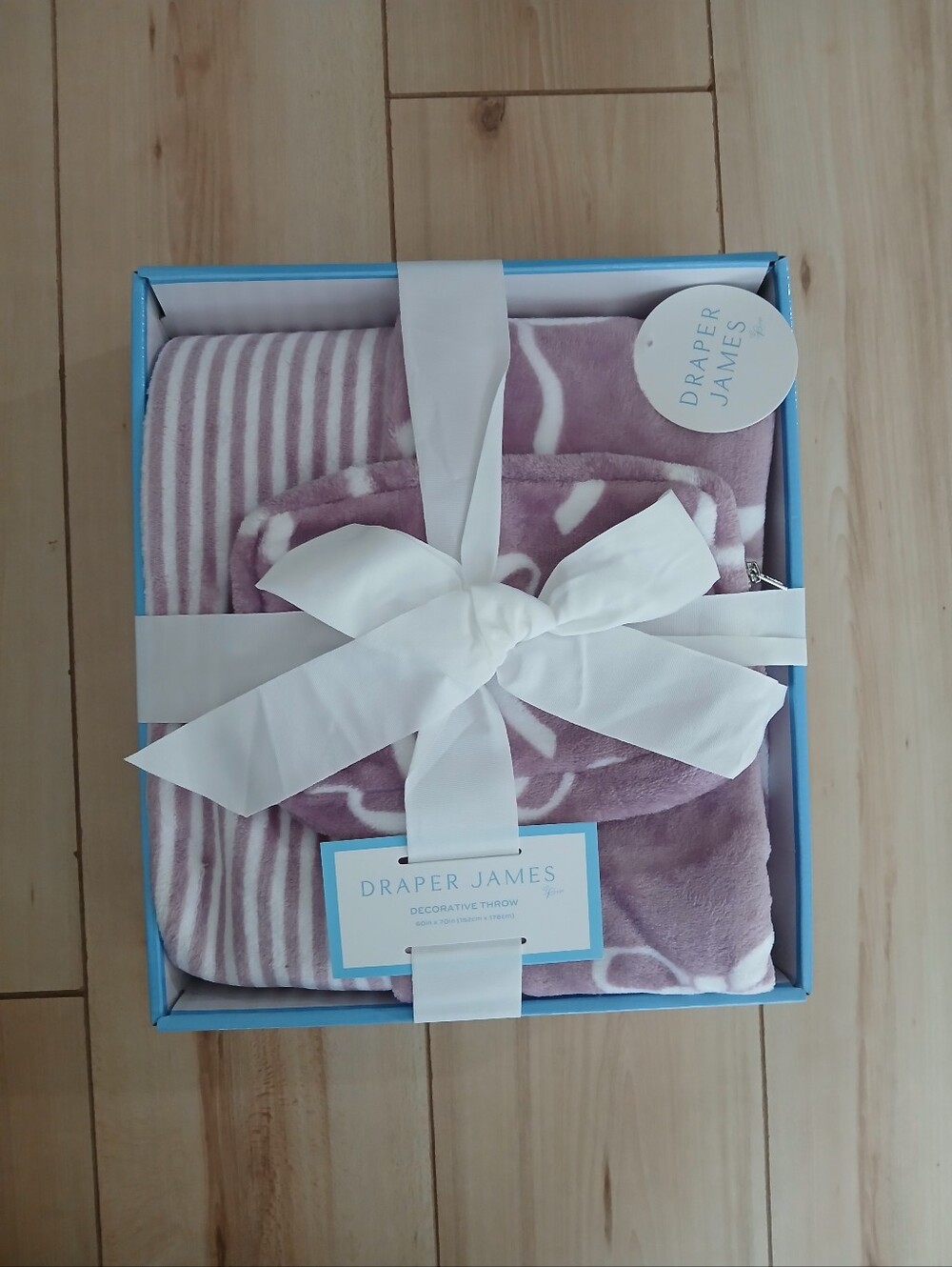 Draper James Mauve & White Bow Blanket With Cosmetic Pouch